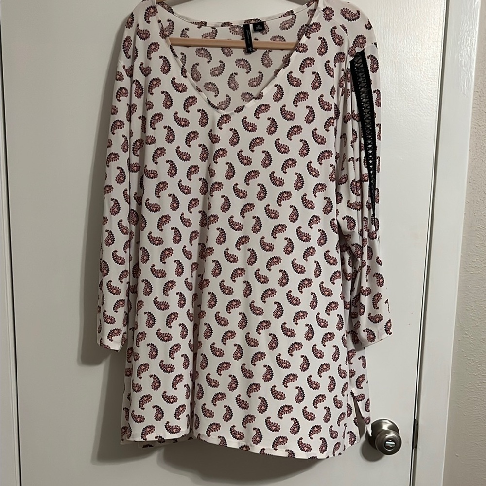 White and pink Paisley quarter Sleeve Top